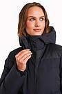 Pūkinis paltas apsaugantis nuo kritulių 4 | JUODA | Audimas